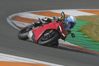 「ドゥカティ・パニガーレV4 S」には、車体を傾かせるコーナリング状態でもABSが働く、ボッシュ製の「コーナリングABS EVO」が搭載されている。