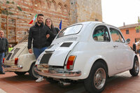 ラファエッレ君と彼女のジェッシカさん。左端に彼女の父親パオロさんも写り込んでいる。