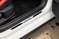 サイドシルには「ONE OF 2500」と記されたプレートが貼られる。