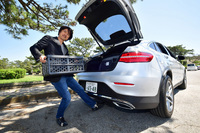 組み立て式のボックスも標準で装備される。テールゲートの開閉は片足をリアバンパー下部にかざすだけなので、荷物の出し入れもラクラク。