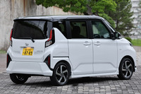 清水「リアまわりは悪役なの」　
	ほった「ツノみたいなリアコンビランプとか、そういう印象ですよね」　
	（写真：佐藤靖彦）