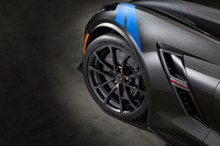 「シボレー・コルベット」にブルーが際立つ限定車の画像