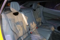 5座仕様車の後席。オプションとして4座仕様も設定されている。