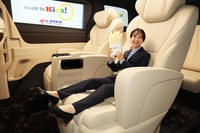 これがおすすめ！ トヨタ車体の体験型展示「Back to Kids!」：車内で味わう非日常【ジャパンモビリティショー2023】