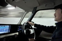 首都高・幡ヶ谷ランプからの合流は、夜間で本線の流れが速かったこともあり、アクセル全開でギリギリだった。市街地や平たん路では十分よく走るが、夜の首都高を走るなら、ターボモデルを選んだほうがいいかも。