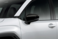 新型「フォレスター」では、Aピラーの付け根からベルトラインを一段下げているが、これはベルトラインが下がったというより、「カウルのほうが上がったのでは」というのが渕野氏の考察だ。