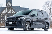 「シンクロウェザー」とともに神戸氏の生活を支えている「プジョー・リフター」。フランス発のMPVで、女子カーリングチーム、GRANDIR（グランディール）のオフィシャルカーとしても活躍している。