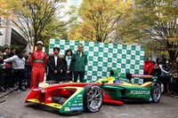 左からルーカス・ディ・グラッシ選手、元F1ドライバーの片山右京氏、モータージャーナリストの飯田裕子氏、シェフラージャパン株式会社のトーマス・スメタナ最高技術責任者。当日は片山氏と飯田氏によるトークショーも行われた。