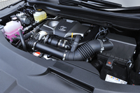 「RX200t」の2リッター直4直噴ターボエンジン。1650rpmという低回転域から35.7kgmの最大トルクを発生する。