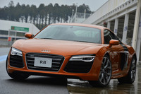 マイナーチェンジを機に、フロントグリルの形状は変更。フルLEDのヘッドランプも新たに採用された。