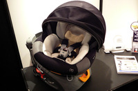 チャイルドシートは乗り降り楽な工夫が。