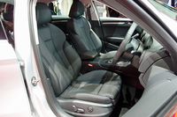 シートは、エントリーモデルの「1.4 TFSI」を除き、スポーツシート（写真）が与えられる。