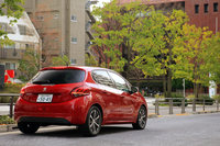 プジョー208アリュール シエロパッケージ