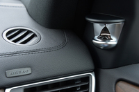 テスト車にはオプション「AMG専用オーディオ＆ビジュアルパッケージ」（70万円）に含まれる「Bang & Olufsen BeoSound AMGサウンドシステム」が装着されていた。