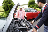 エンジンは、「MINIクーパーS」と基本を同じくする1.6リッターターボユニット。156psの最高出力こそあちら（184ps）に一歩ゆずるが、最大トルクは同値となる24.5kgmを、より低い回転域から発生する。