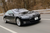 今回試乗した「テスラ・モデルS P85」。
    