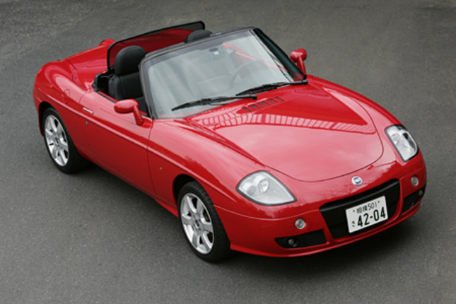 【スペック】全長×全幅×全高＝3895×1655×1275mm/ホイールベース＝2275mm/車重＝1110kg/駆動方式＝FF/1.8リッター直4DOHC16バルブ（130ps/6300rpm、16.1kgm/4300rpm）/車両本体価格＝292万9500円（テスト車＝同じ）