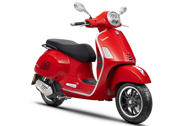 Vespa GTS 赤 スクーター ベスパから上級スクーターの新型「GTS」シリーズが登場