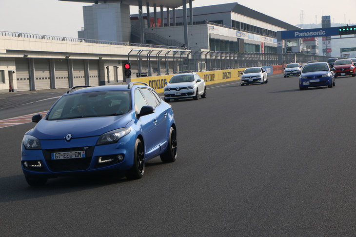 ルノー・スポール・ジャンボリーの締めくくりとして行われたパレード走行の「オール・ルノーラン」。この後には、車種を問わず来場者が参加可能だった当日の最終イベントの「マイカー・パレードラン」が実施され、2万人超えの来場者を集めた「モーターファンフェスタ2018」は幕を閉じた。