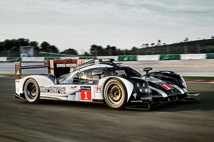 2015年から2017年にかけて、ルマン24時間レースで3連覇を果たした「919ハイブリッド」。このレーシングマシンで磨かれたハイブリッドシステムが、今回市販モデルに搭載した「T-ハイブリッド」のベースになっているという。