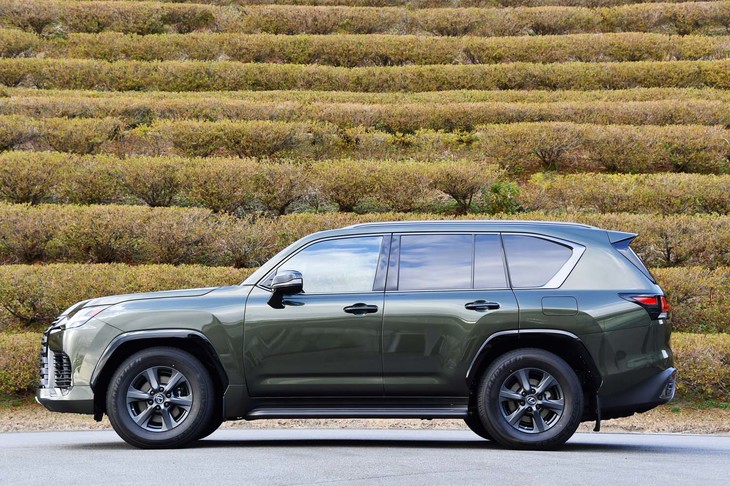 レクサスLX600“オフロード”（車高を下げた状態）