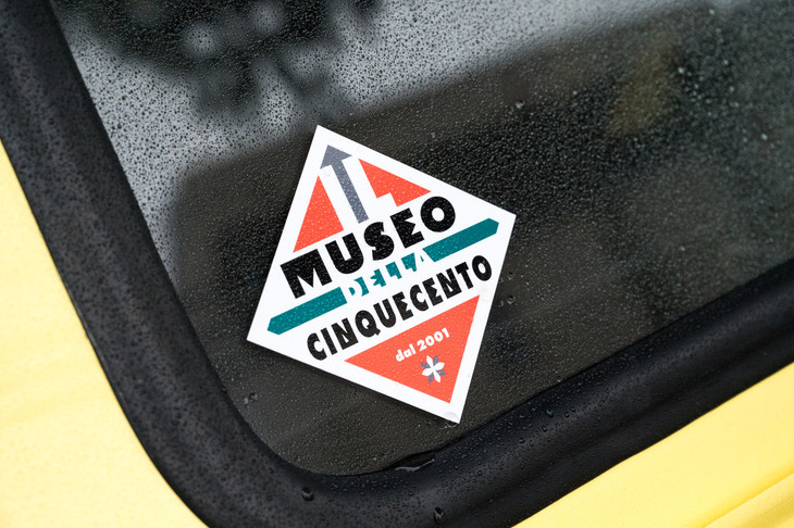 「500ev」を手がけるのは私設ミュージアムの「チンクエチェント博物館」。イタリアで朽ちていく「500」を再生し「里親を探すような気持ち」（伊藤代表談）で事業を始めたという。