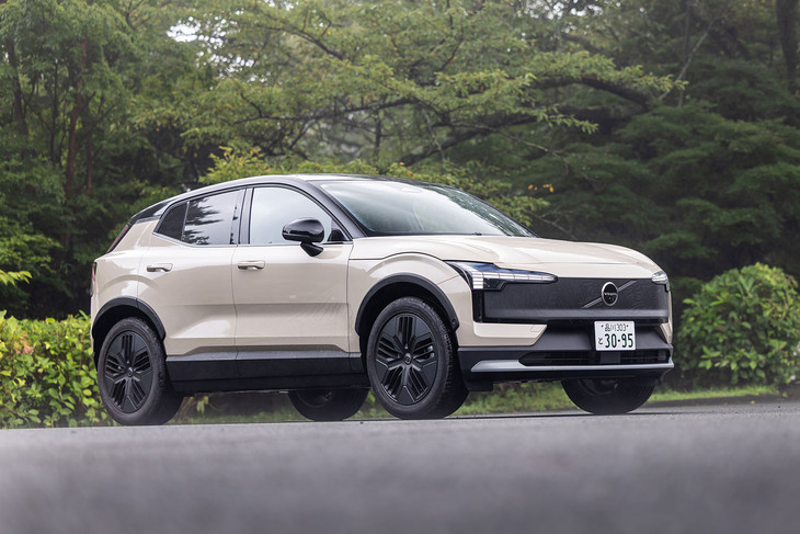 2026年7月に販売が開始されたボルボの特別仕様車「EX30クロスカントリー ウルトラP5ロングレンジ エレクトリック」に試乗。ヨーロッパでも2027年モデルとして追加されたばかりのニューカマーである。