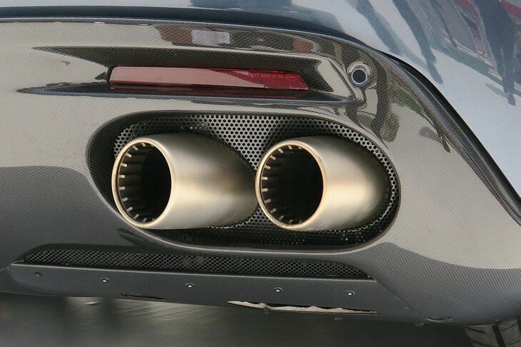 フェラーリ・ローマ スパイダー（マフラー）