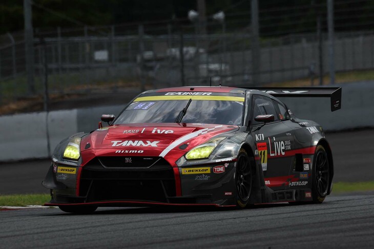 GT300クラスでは、予選3位のNo.11 GAINER TANAX GT-R（富田竜一郎／石川京侍／塩津佑介）が勝利した。