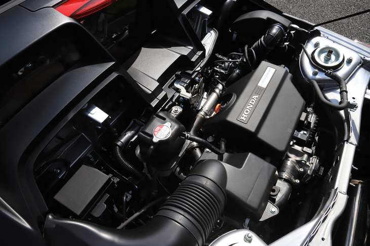 キャビン後方に横置きされる0.66リッター直3ターボエンジン。「S660モデューロX」用のチューニングは、一切施されていない。