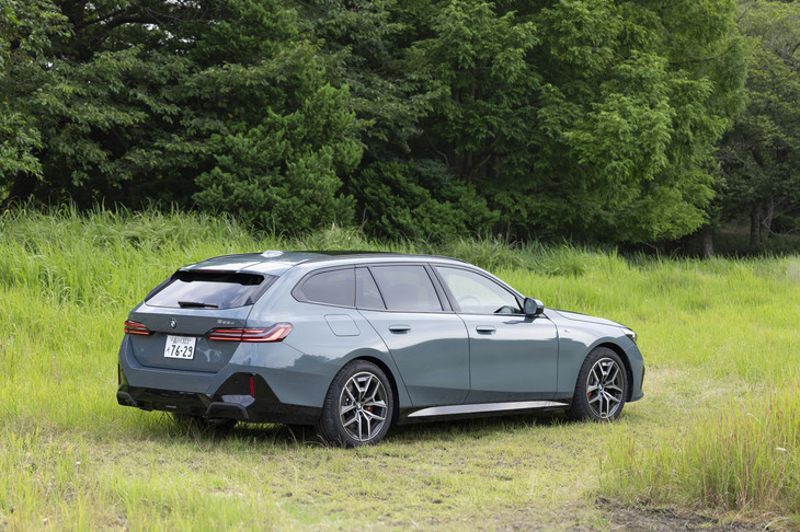 BMW 523d xDriveツーリングMスポーツ