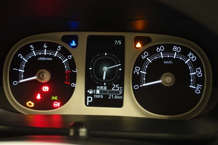 ダイハツ・ムーヴ キャンバス ストライプス（メーターパネル）