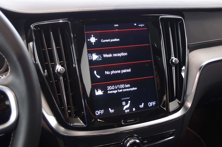 ボルボS60 T8ポールスターエンジニアード（センターディスプレイ）