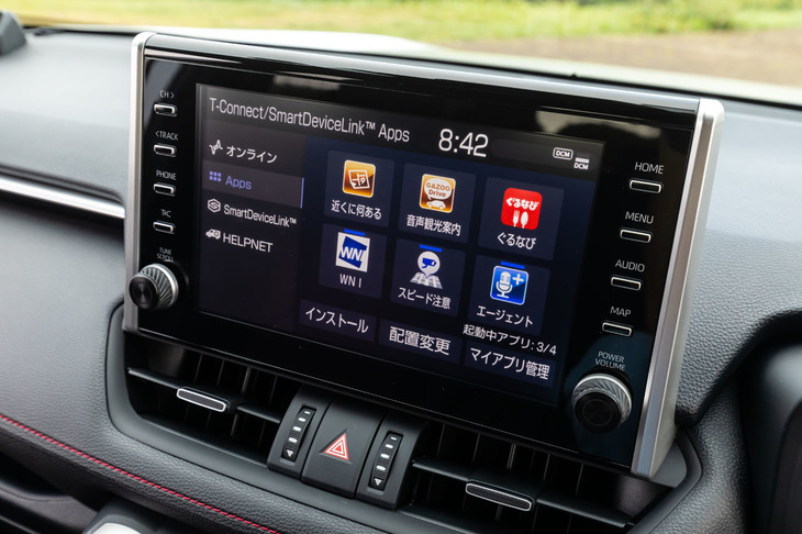 Bluetooth通信に対応し、Apple CarPlayやAndroid Auto、SmartDeviceLinkなどのスマホ連携機能を備えた9インチディスプレイオーディオ。販売店オプションとしてナビ機能も用意されている。