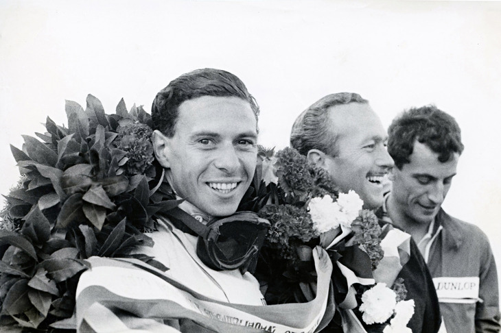 ジム・クラーク（写真左）とロータスの創業者であるコーリン・チャップマン（同中央）。