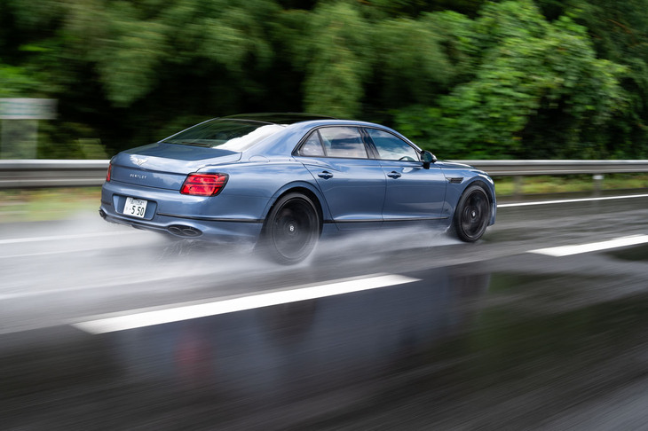 ベントレー・フライングスパーS V8