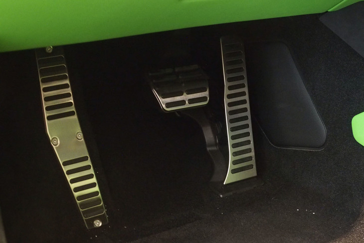 ランボルギーニ・ウラカン テクニカ（ペダル）