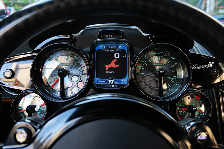 パガーニ・ウアイラ ロードスターBC（メーターパネル）