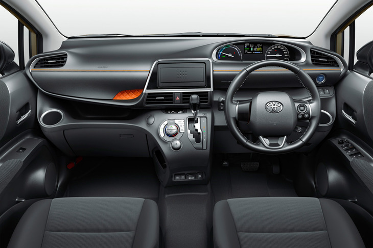 「シエンタ ファンベースG」のインストゥルメントパネルまわり。