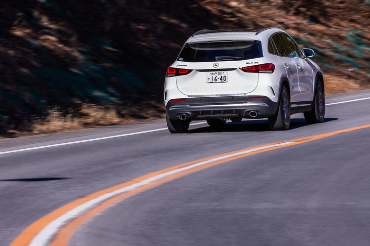 「AMG GLA35 4MATIC」の車両本体価格は707万円。WLTCモード燃費値は11.7km/リッターと発表されている。