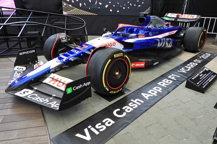 ビザ・キャッシュアップRB F1の「VCARB 01」。今シーズン、角田祐毅選手がドライブするマシンである。