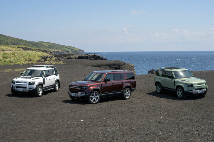 ライバルにはない豊富なバリエーションも「ディフェンダー」の魅力。3ドア・ショートボディーの「90」に、5ドア・標準ボディーの「110」、同ロングボディーの「130」と、3種類もボディータイプが用意されるのは、このセグメントではディフェンダーぐらいだ。（写真：向後一宏）