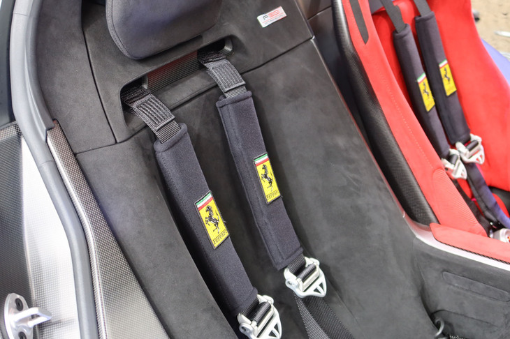 フェラーリF80（シートベルト）