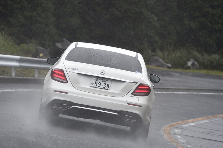 今回の試乗距離は300kmあまり。燃費は満タン法で9.8km/リッターとなった。