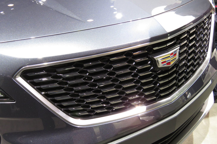 キャデラックXT4（フロントグリル）