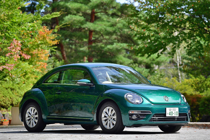 
	新型「ザ・ビートル」には、「ベース」「デザイン」「2.0 R-Line」の3グレードが設定される。
	