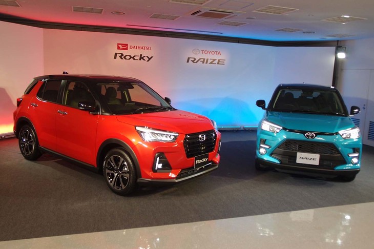 「ダイハツ・ロッキーG」（写真左）と「トヨタ・ライズZ」（同右）。