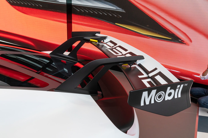 ポルシェ・ミッションR（リアウイング）