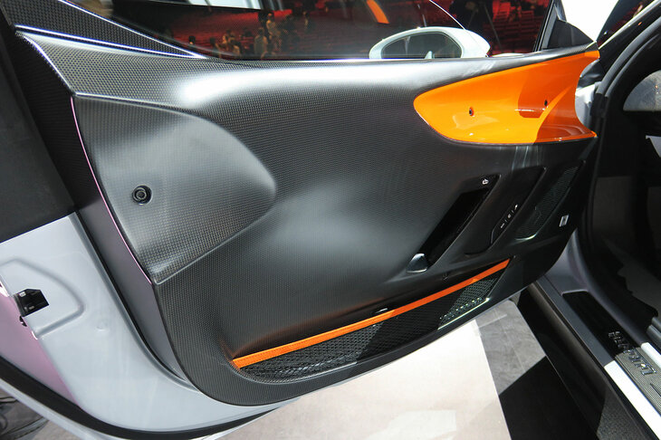 フェラーリSF90 XXストラダーレ（ドアインナーパネル）