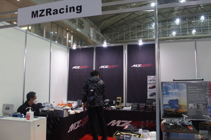 MZRacingのブース。